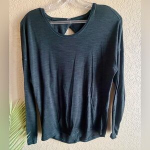 🍋Lululemon Dark Blue/Green Long Sleeve Top
Size 6